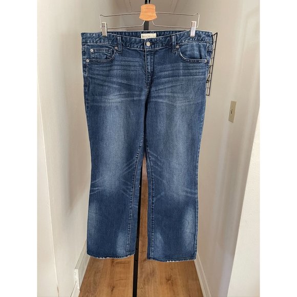 EUC Gap Perfect Boot Jeans - Picture 1 of 3